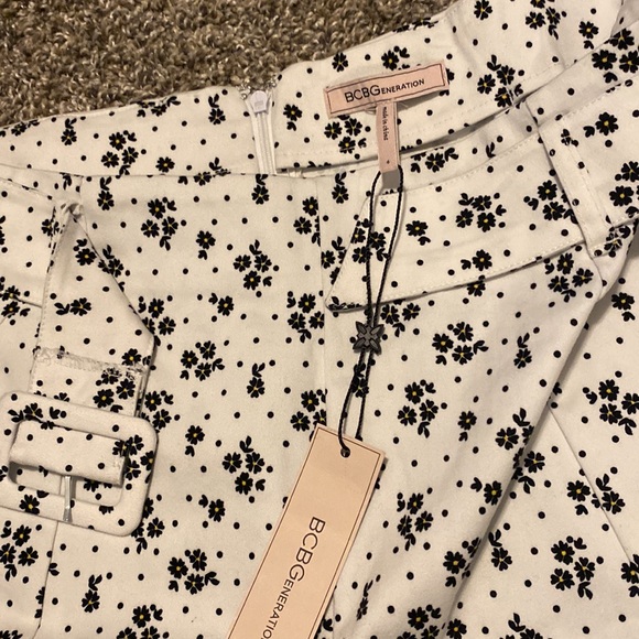 BCBG High Waisted Shorts. NWT - Picture 5 of 5